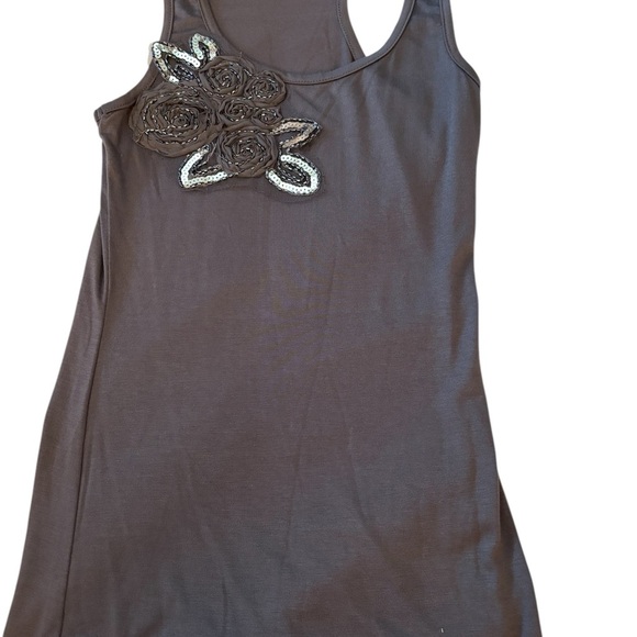 MCM Gray Sleeveless Tank Top with Sequined Floral Detail  size Small - Picture 7 of 12